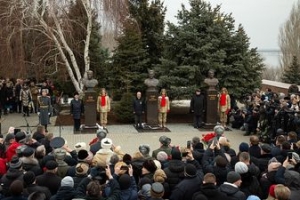 В Волгограде открыли памятники трём полководцам Сталинградской Победы