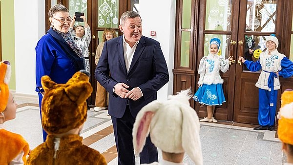 Первым представлением нового кукольного театра Волгограда стала елка для детей участников СВО