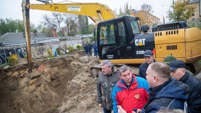 Андрей Бочаров провел оперативное совещание на месте выполнения восстановительных работ