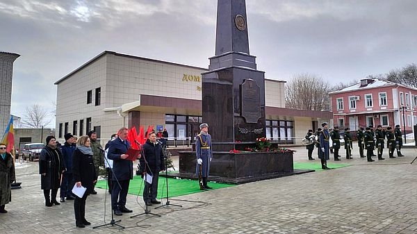«Рубеж Сталинградской доблести»: памятную стелу открыли в Серафимовиче