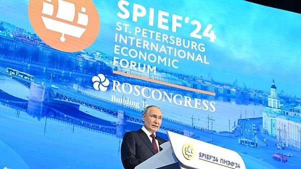 Андрей Бочаров принимает участие в пленарной сессии ПМЭФ-2024 с Президентом России