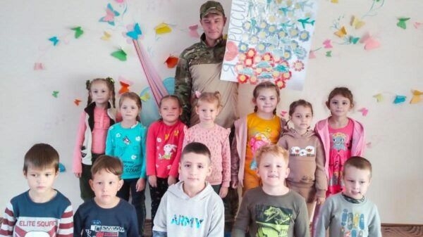 Участник СВО из Петрова Вала навестил в отпуске родную школу и детский сад