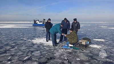 Волгоградские спасатели взялись за любителей экстремальной рыбалки