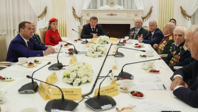 Дмитрий Медведев провел встречу с волгоградскими ветеранами