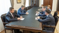 Андрей Бочаров провел рабочую встречу с Леонидом Слуцким