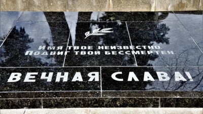 На Мамаевом кургане в Волгограде отреставрирована плита Неизвестного солдата