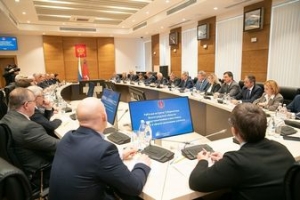 Члены Общественной палаты приняли участие в совещании Губернатора с Советом по развитию промышленности.