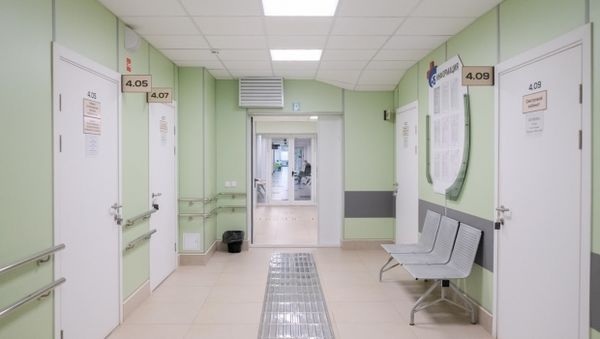 Медики волгоградской больницы спасли укушенного гадюкой мужчину