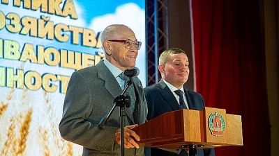 Андрей Бочаров поздравил с юбилеем писателя Бориса Екимова