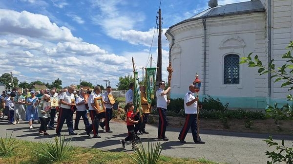 В станице Новогригорьевской пышно отметили День Святой Троицы