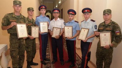 Юные волгоградские казаки награждены за участие в московском Параде Победы