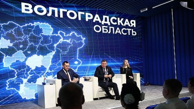 «Разговор о важном»: Андрей Бочаров провел открытый урок на выставке-форуме «Россия»