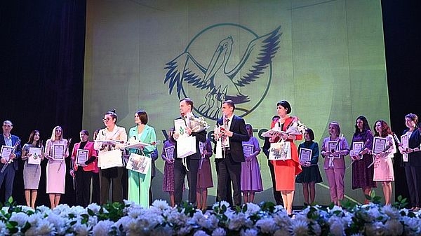 В Волгоградской области назвали победителей конкурсов «Учитель года» и «Воспитатель года»